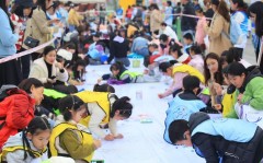 四川遂宁：风筝IP串联多元业态！2025观音湖·潍坊风筝表演秀点燃春日狂欢，迈阿密黑色胶带泳装时装秀视频